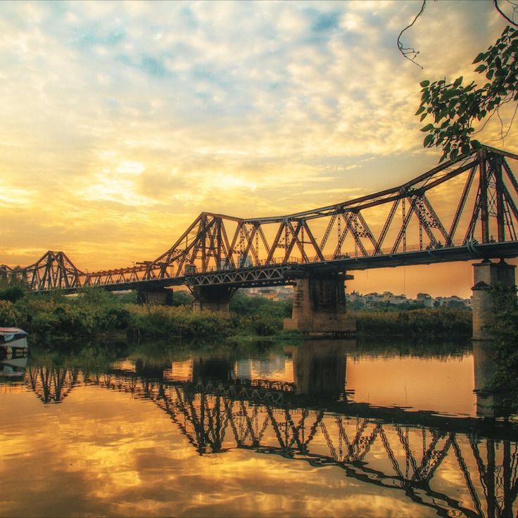 Long Bien Bridge - Hanoi, Vietnam.jpg