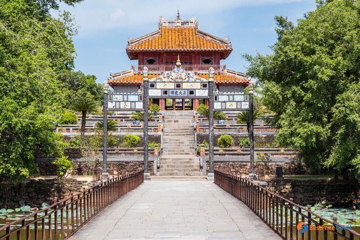 Minh Mang Tomb.jpg